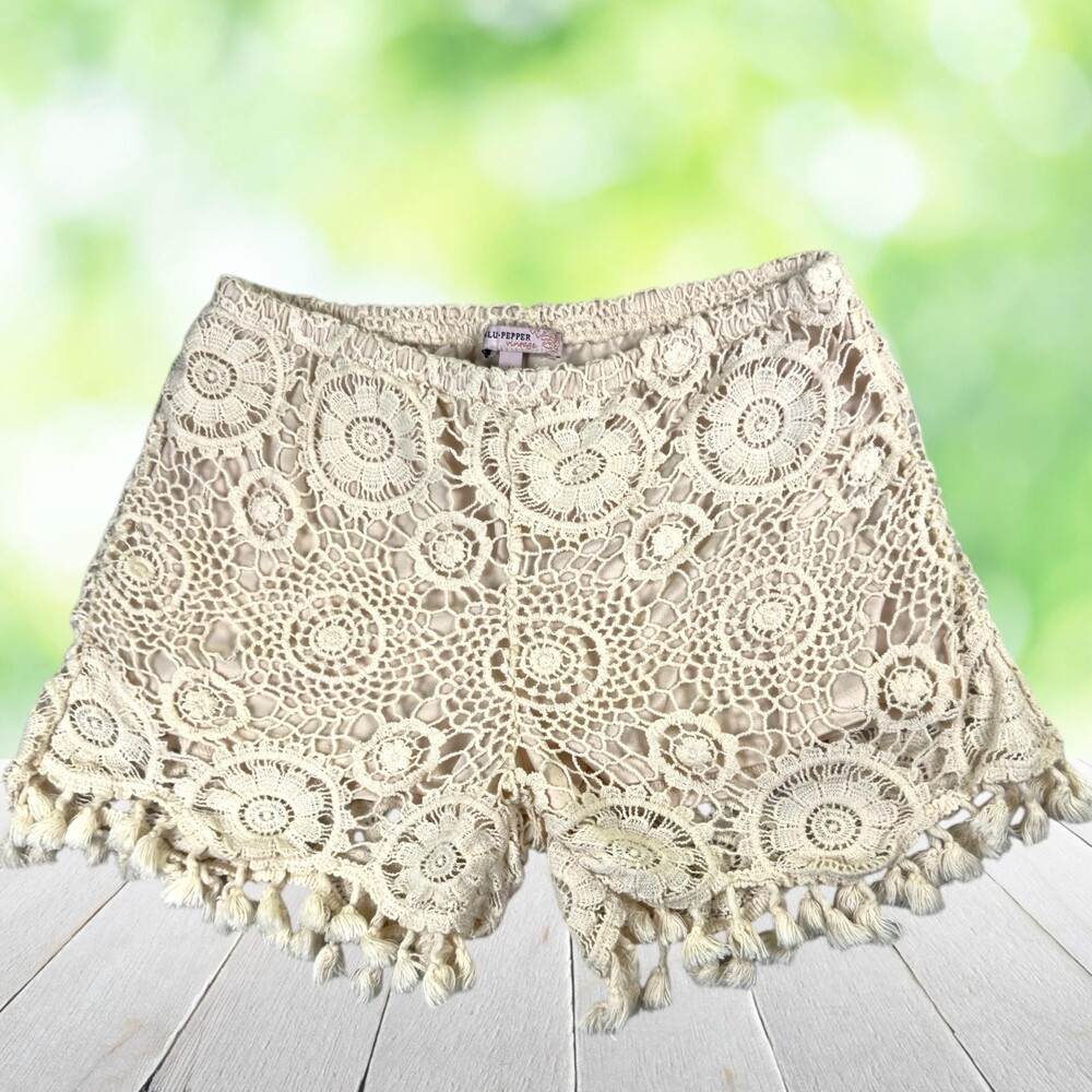 BLU PEPPER Crochet Lace Shorts Hot Pants Cream Tassels Boho Festival Juniors M